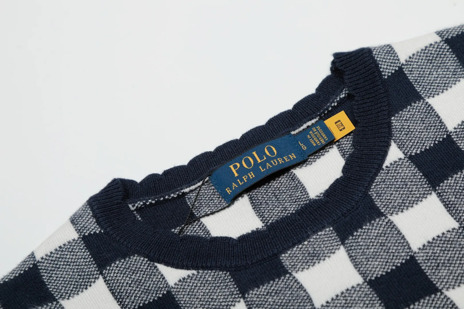 P150 💰 "Top quality" Style number: DS215# (on sale all year round) [Ralph Lauren plaid jacquard basic pony embroidered logo knitted round neck short sleeves] ✅Ralph Lauren Ralph Lauren all-match goddess style plain plaid knitted round neck pullover short sleeves for all seasons ✅Main provider of platform live broadcast Wholesale entities ✅ZP quality 1:1 version Scan the code to enter the GF website Counter quality ✅Detailed quality The only one in Guangzhou Imported quality cotton yarn, focusing on high-end, cost-effective, good quality needless to say ✅The version restores the original version, loose, comfortable and stress-free, simple is high-end, classic is eternal, ✅The upper body is simple and easy to match, a must-have for goddess ootd. Good-looking clothes are never picky. A must-have in the goddess' wardrobe. Size: S-L Color: Navy Gray Yellow Pink Light Blue Red